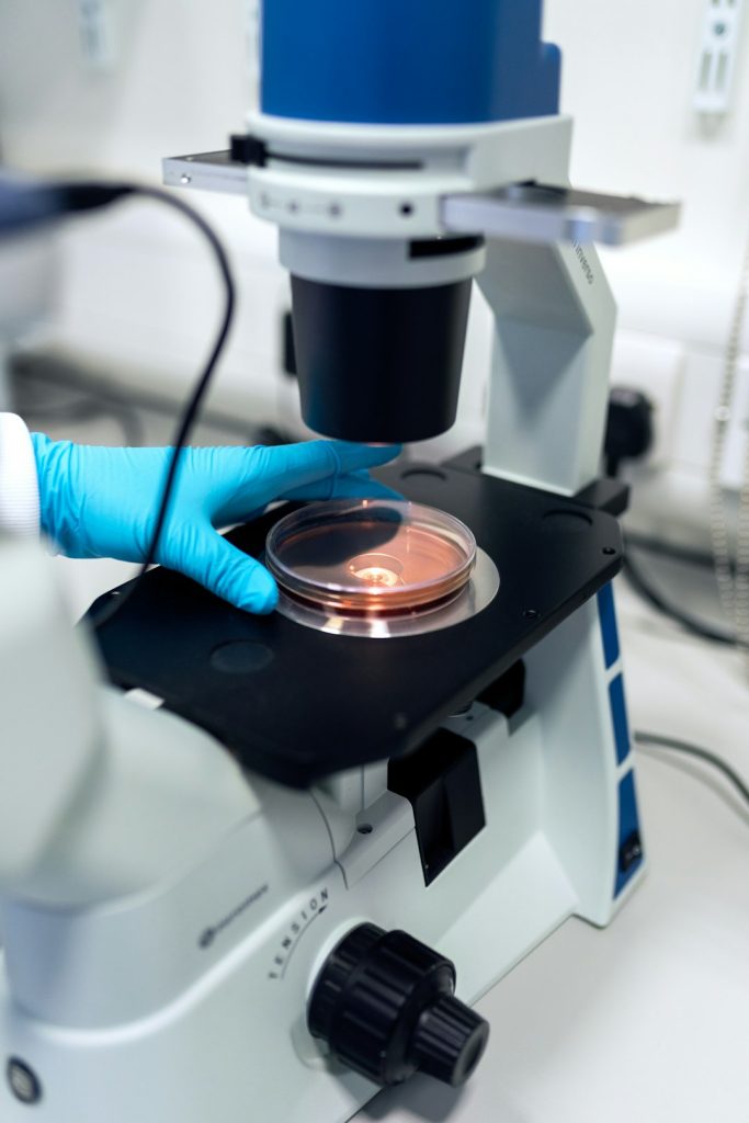 blue-and-black-vinyl-record-bcqdxjddpgk Biomedical engineer uses microscope